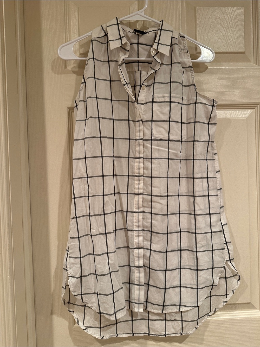 Ann Taylor White Sleeveless Windowpane Button-Down Shirt